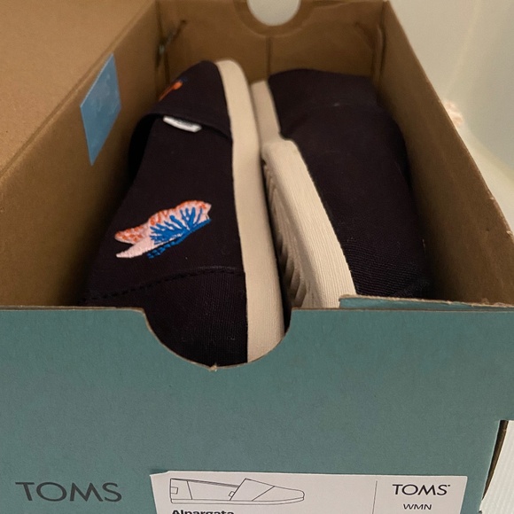 New Toms Embroidered Butterfly Flats - Picture 6 of 6